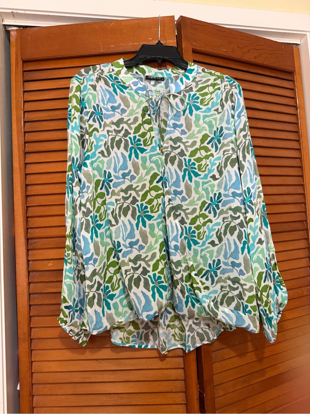 APNY NWT Size L Women's Blue & Green Floral Crossover Top with Tassel